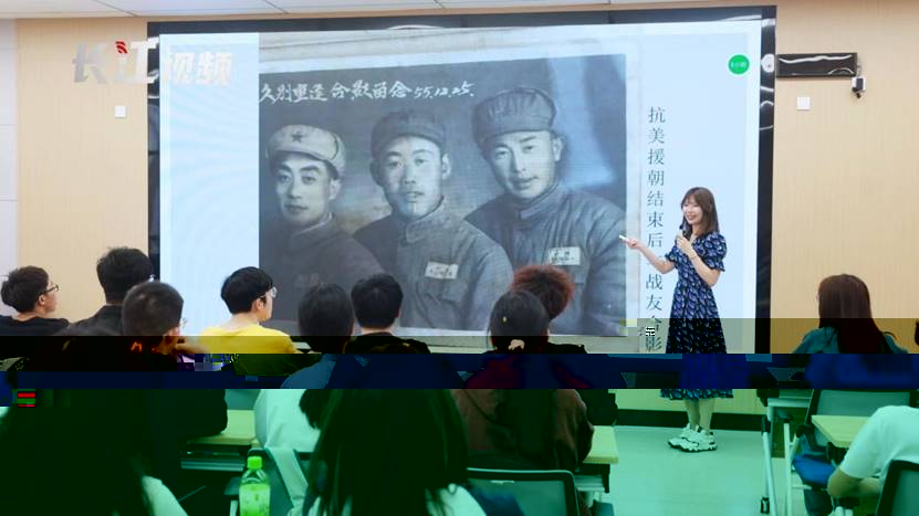 一群人在台上演講中度可信度描述已自動生成